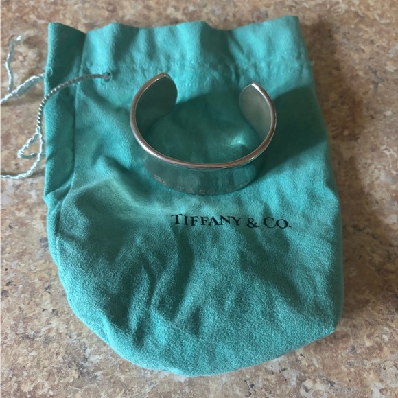 Authentic Tiffany & co sterling silver cuff bracelet. - Picture 4 of 5